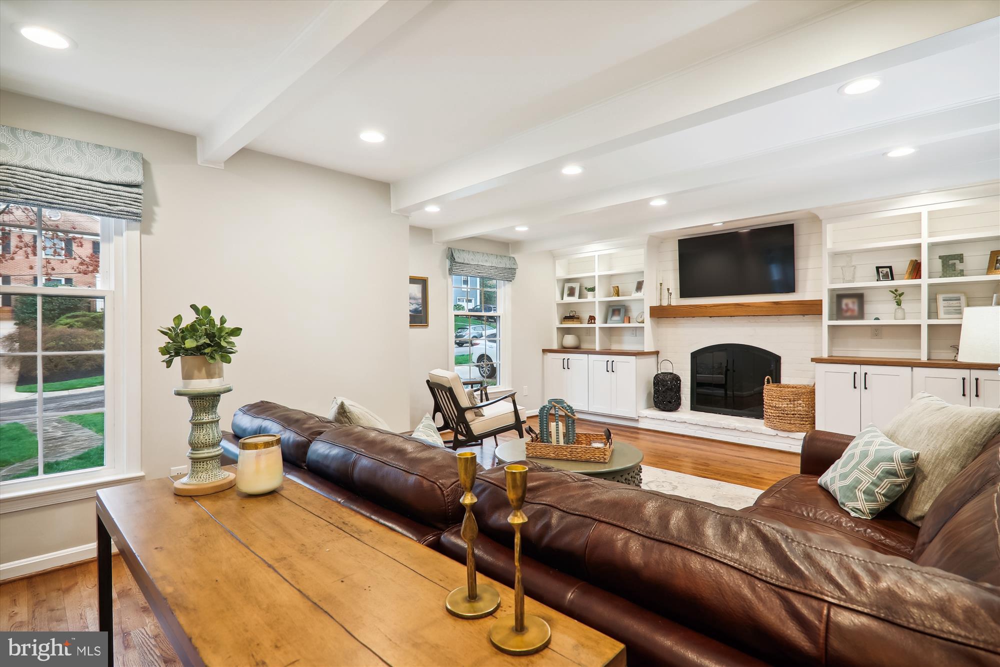 7007 Old Cabin Ln
