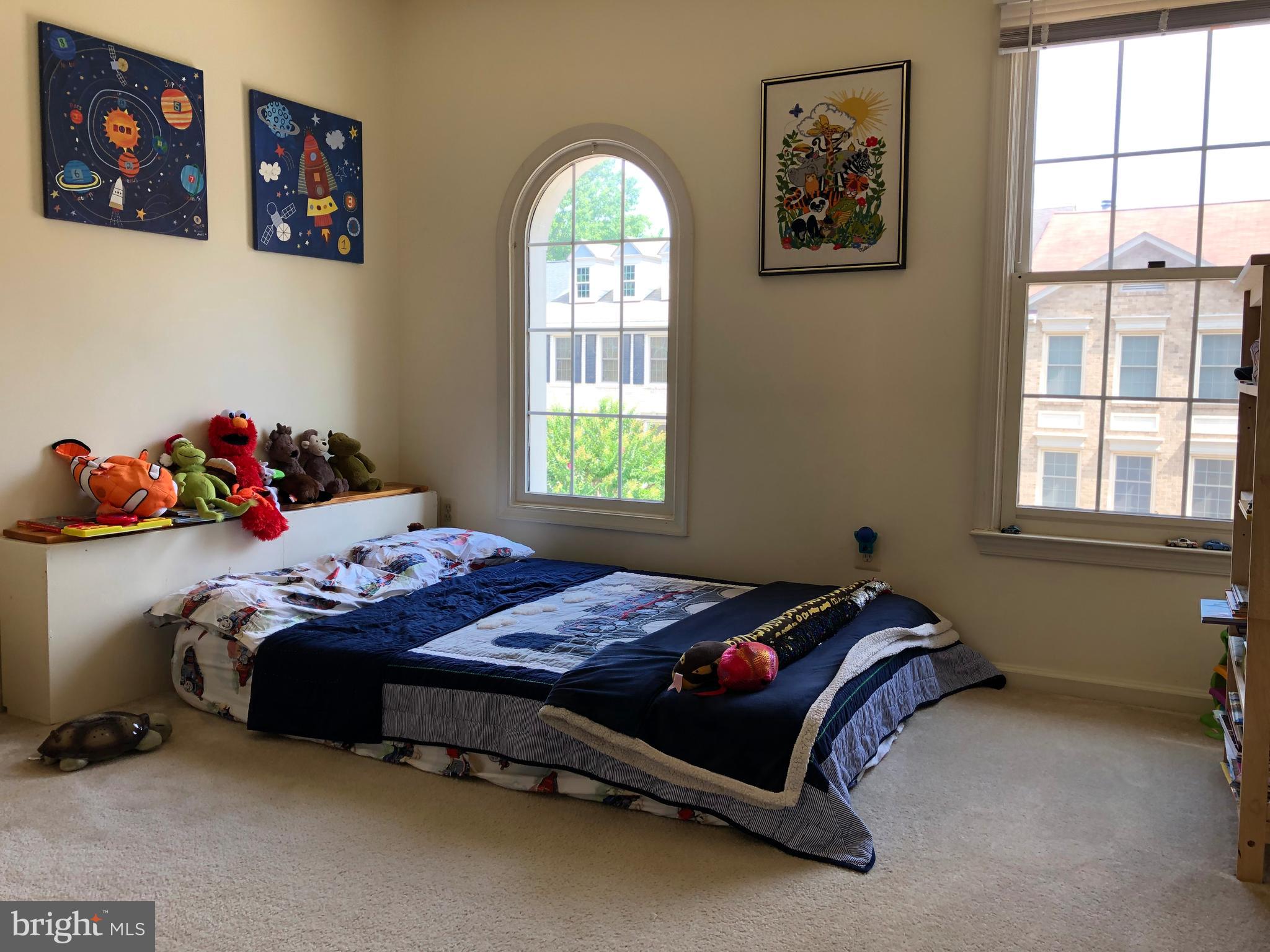 10926 BLOOMINGDALE DRIVE