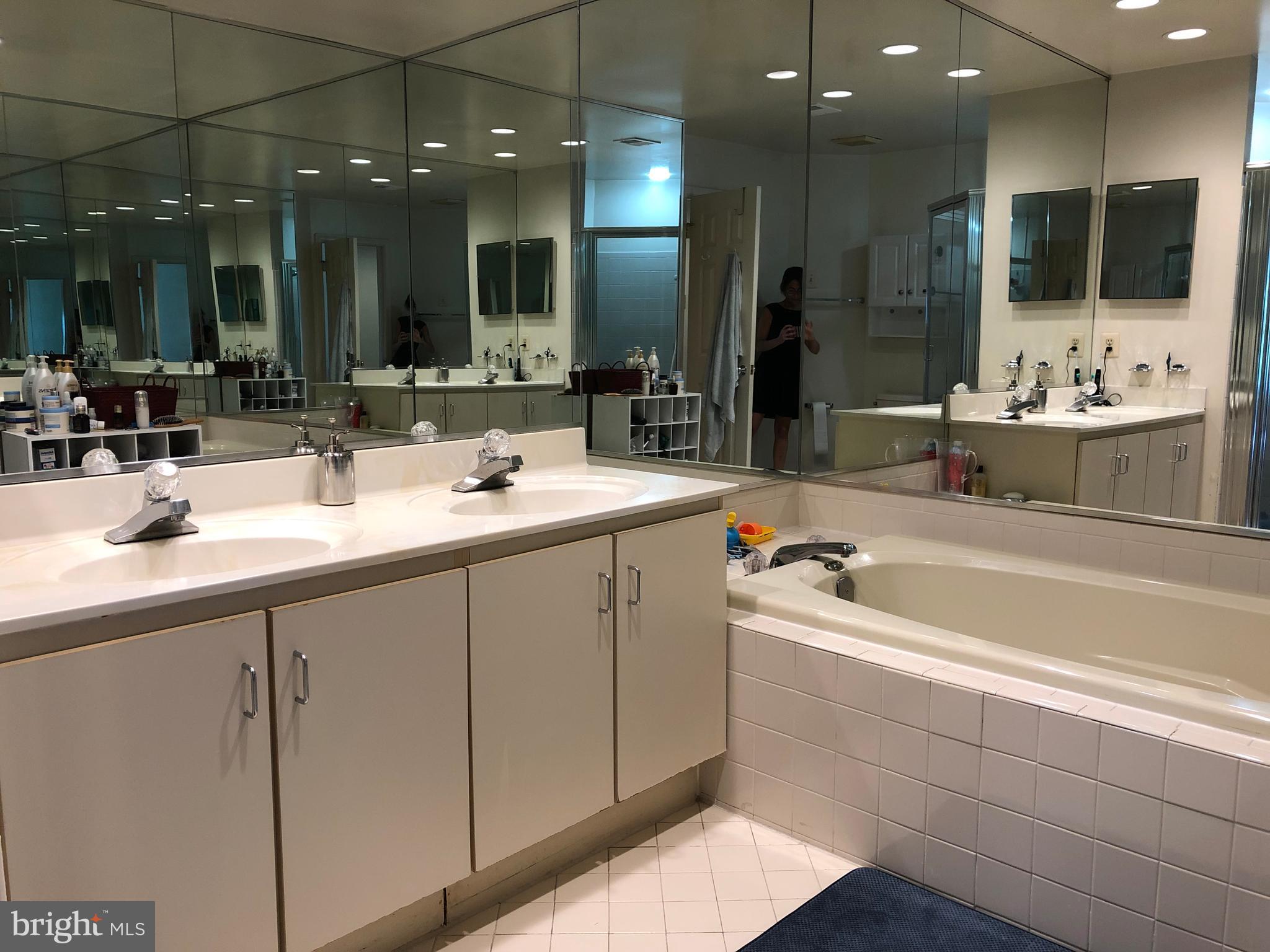 10926 BLOOMINGDALE DRIVE