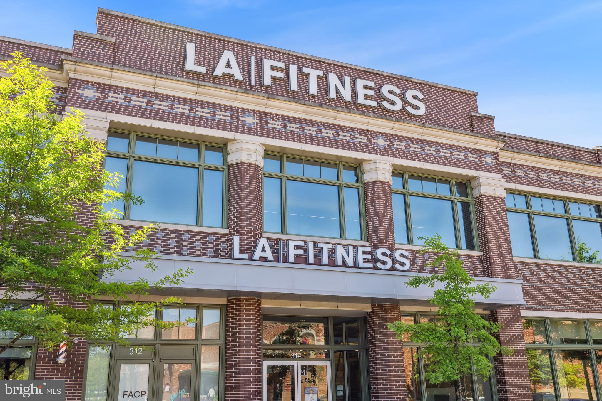 16 HIBISCUS COURT 1-8