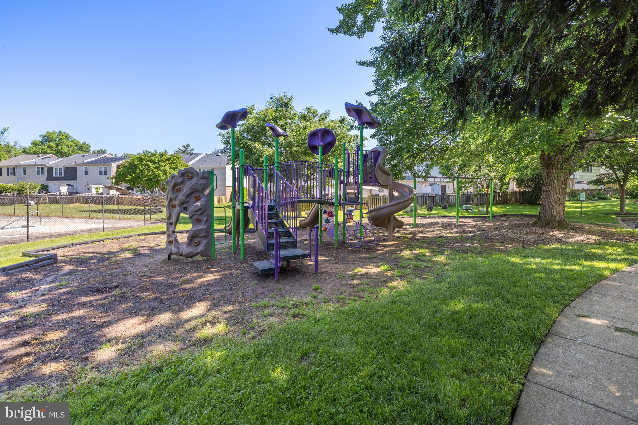 16 HIBISCUS COURT 1-8