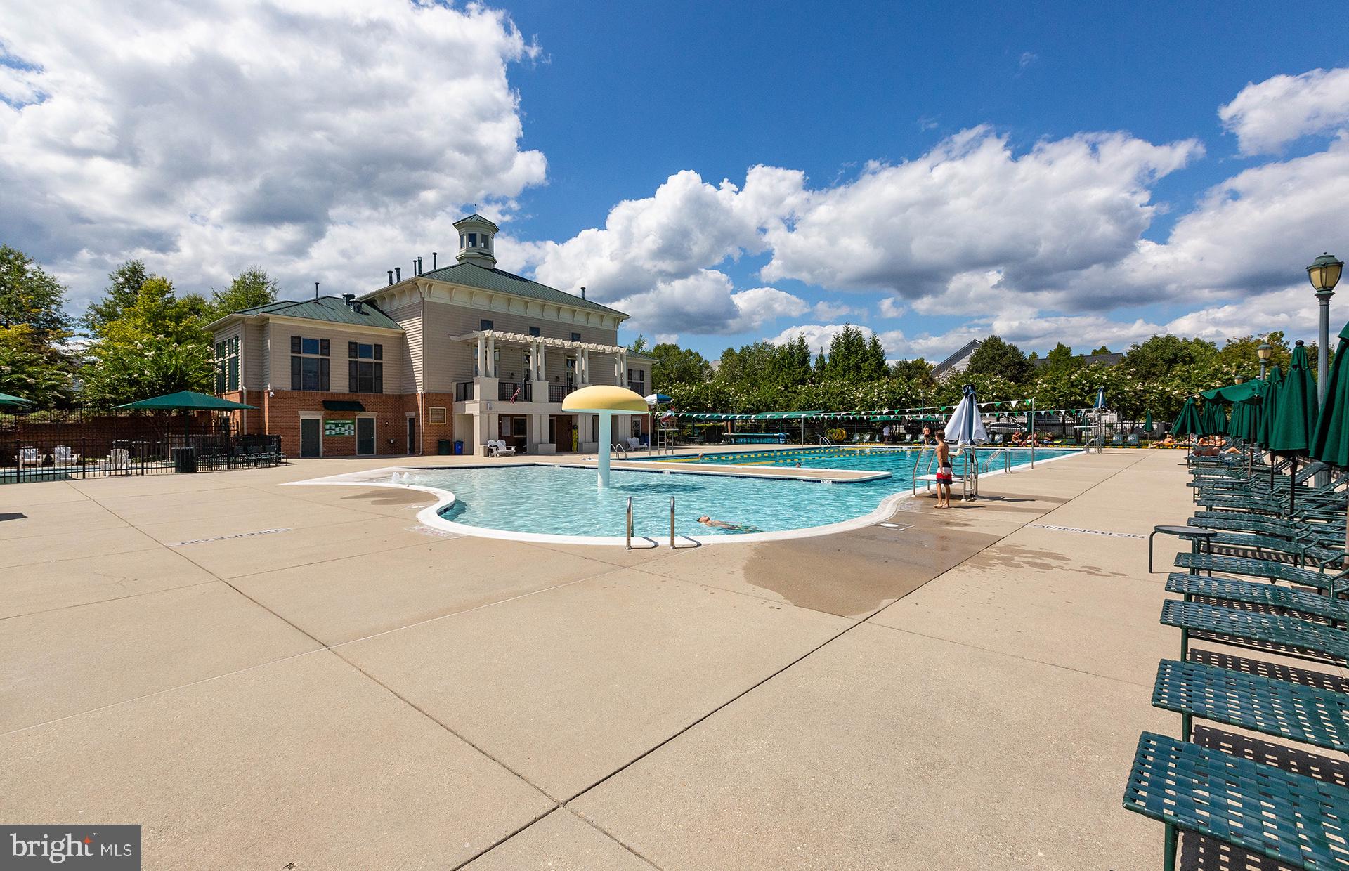 811 KING FARM BOULEVARD