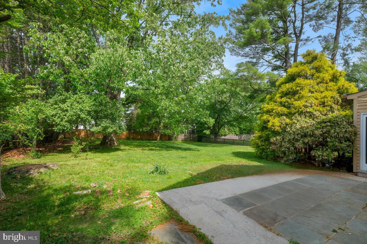 11116 Luxmanor Rd