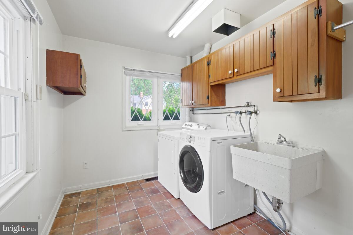 11116 Luxmanor Rd