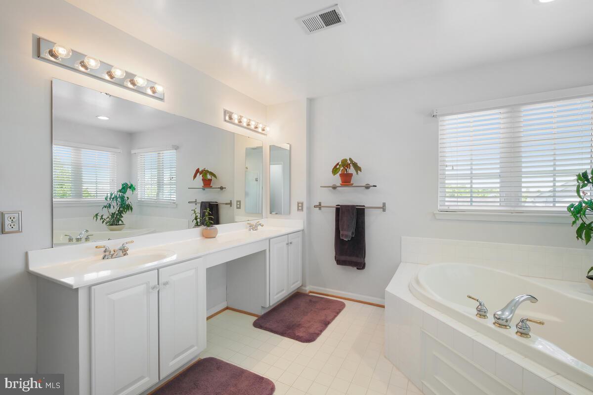 14220 Ashleigh Greene Rd