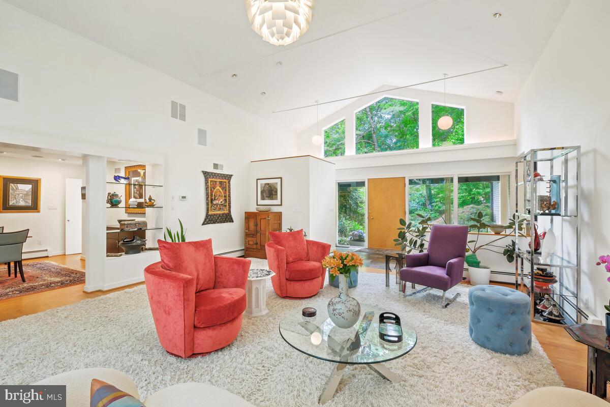 6132 Roseland Dr