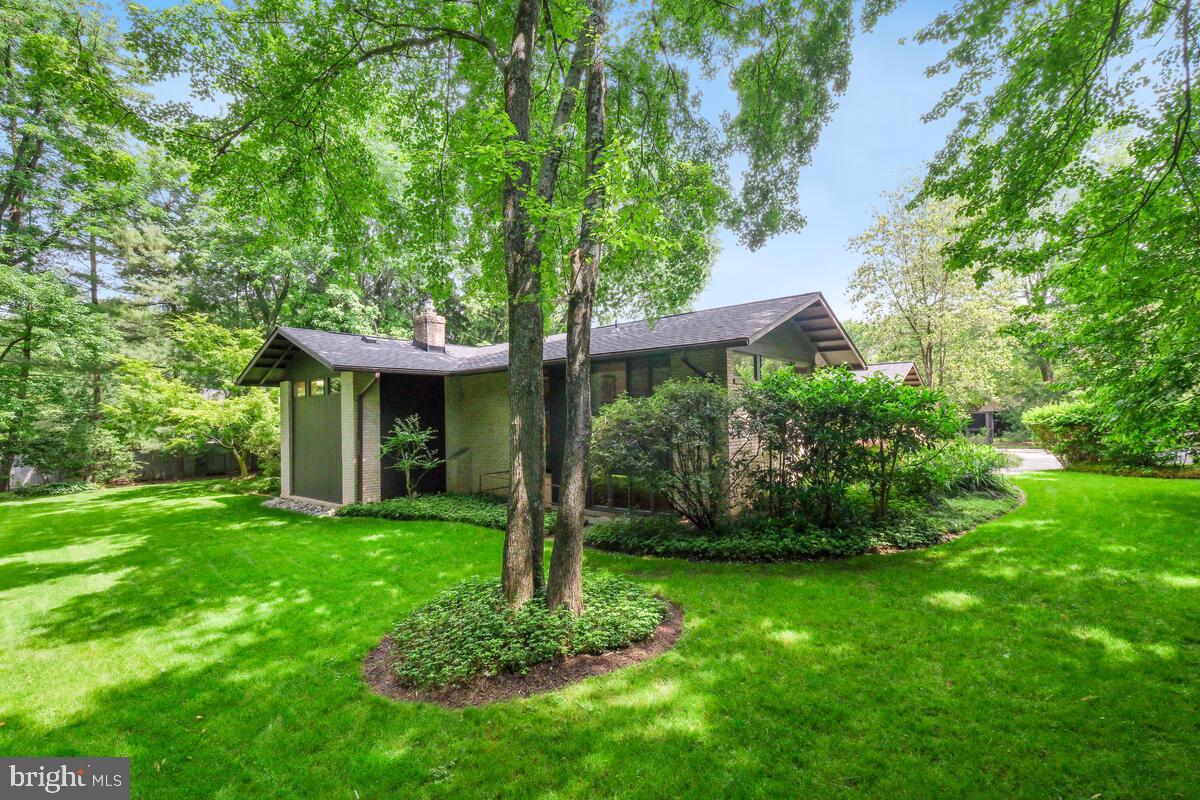 6132 Roseland Dr