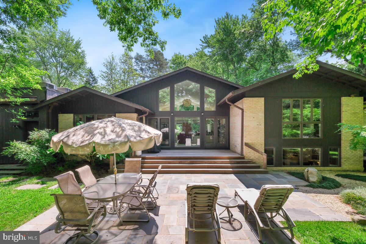 6132 Roseland Dr