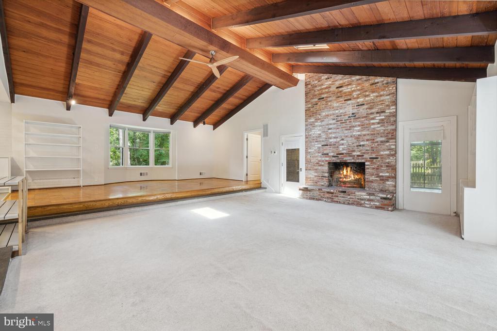 11611 DANVILLE DR