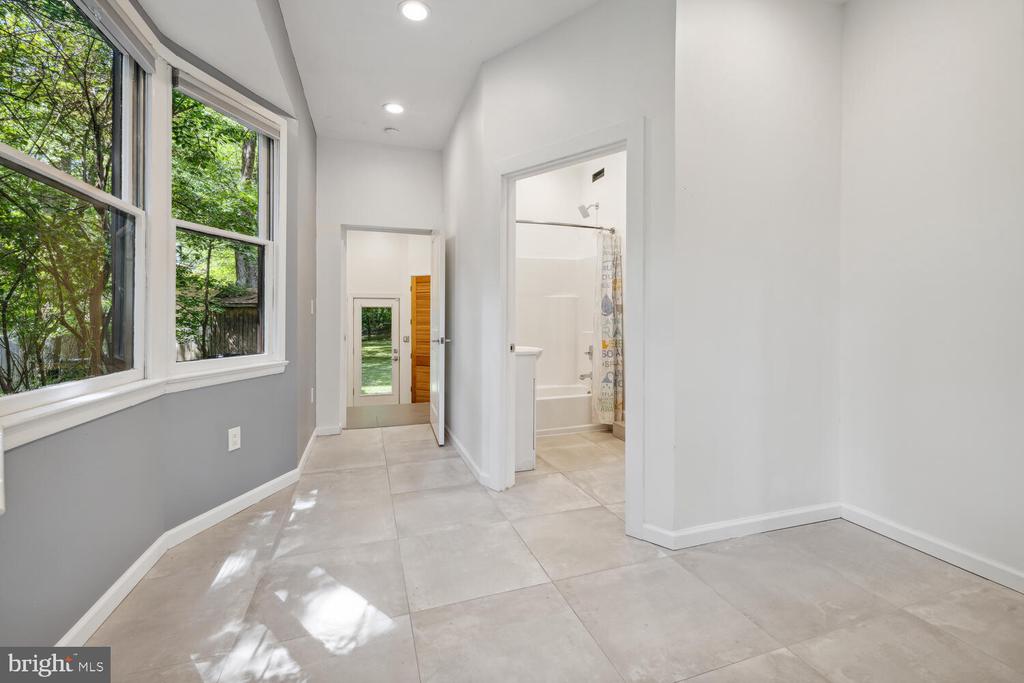 11611 DANVILLE DR