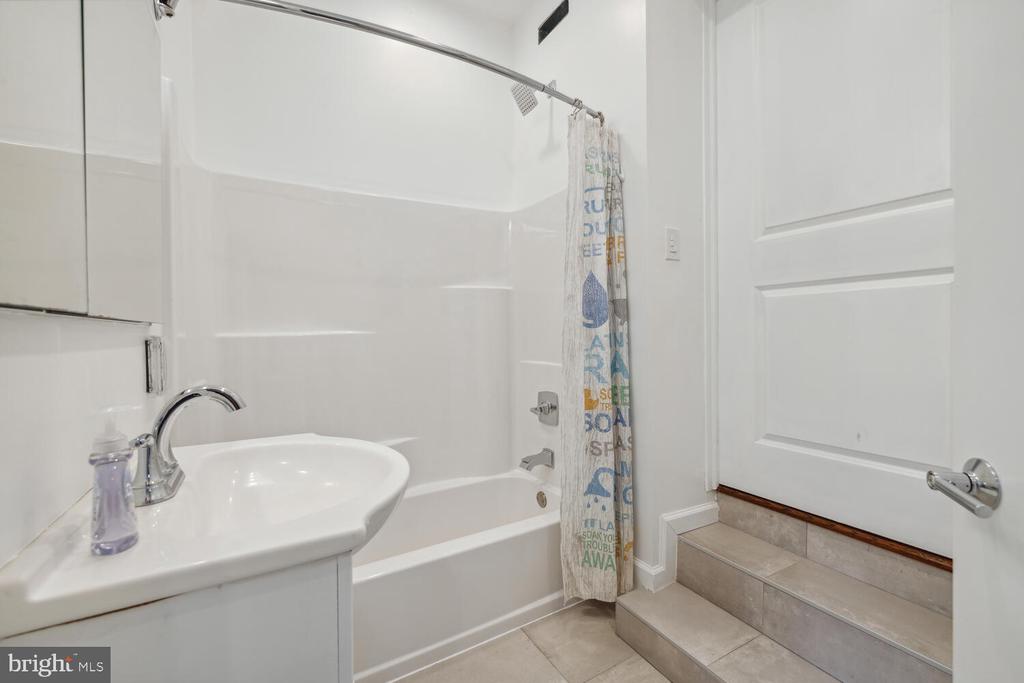 11611 DANVILLE DR