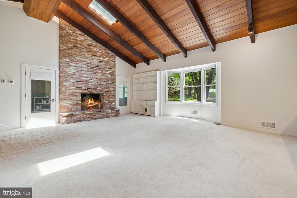 11611 DANVILLE DR