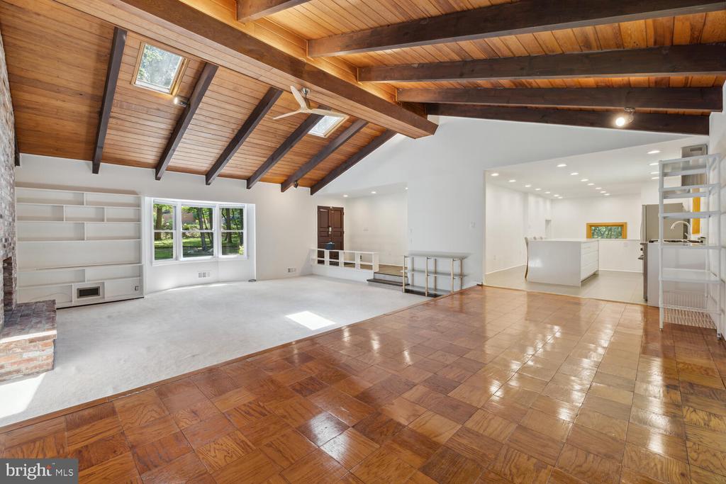 11611 DANVILLE DR