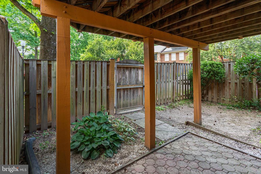 1 GROVE RIDGE COURT 65