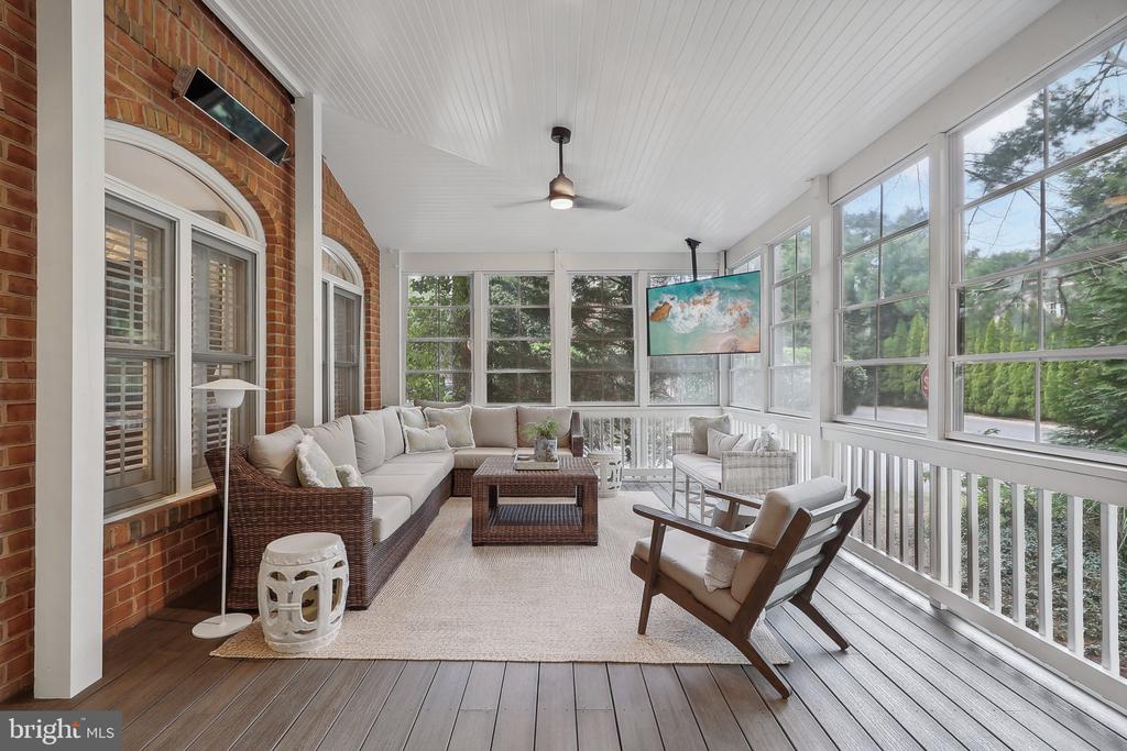 35 SANDALFOOT COURT