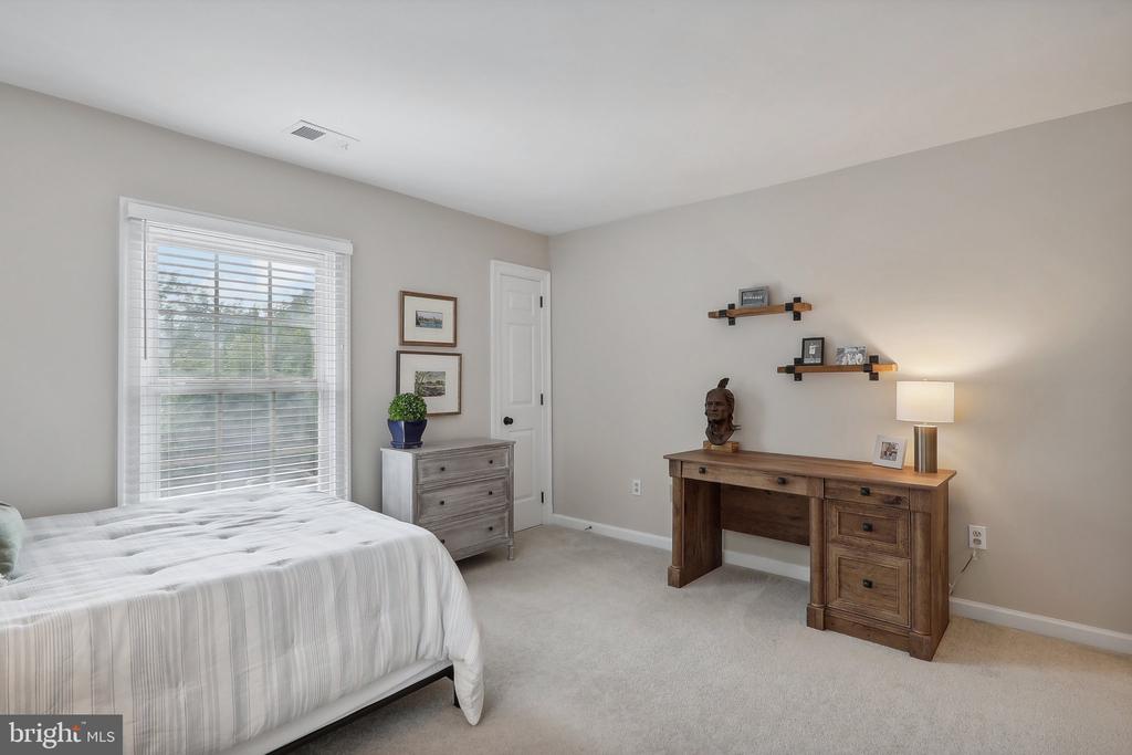 35 SANDALFOOT COURT
