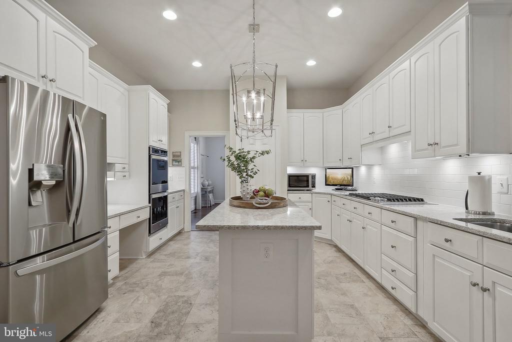 35 SANDALFOOT COURT