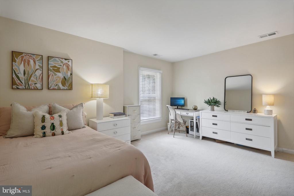 35 SANDALFOOT COURT