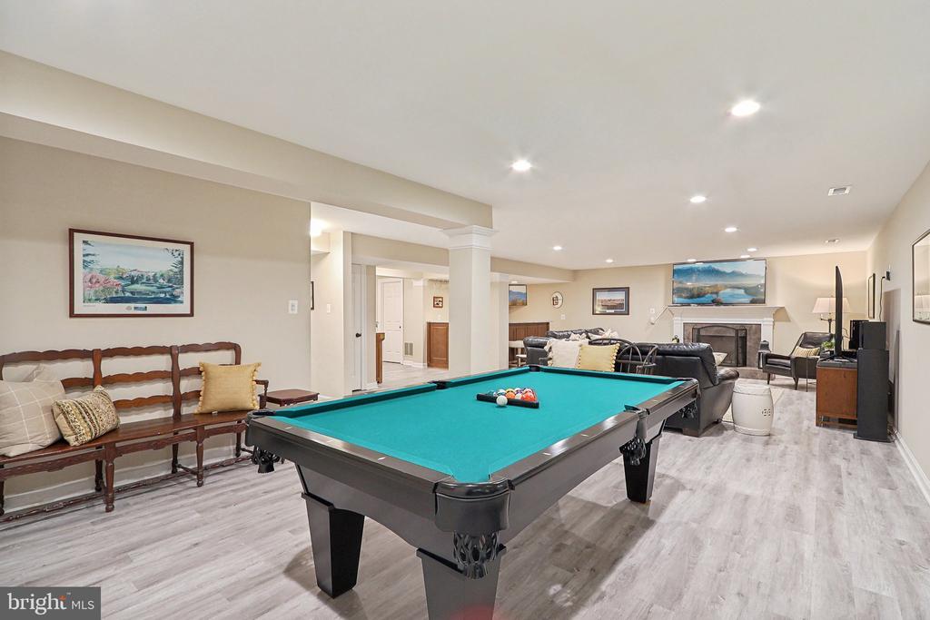 35 SANDALFOOT COURT