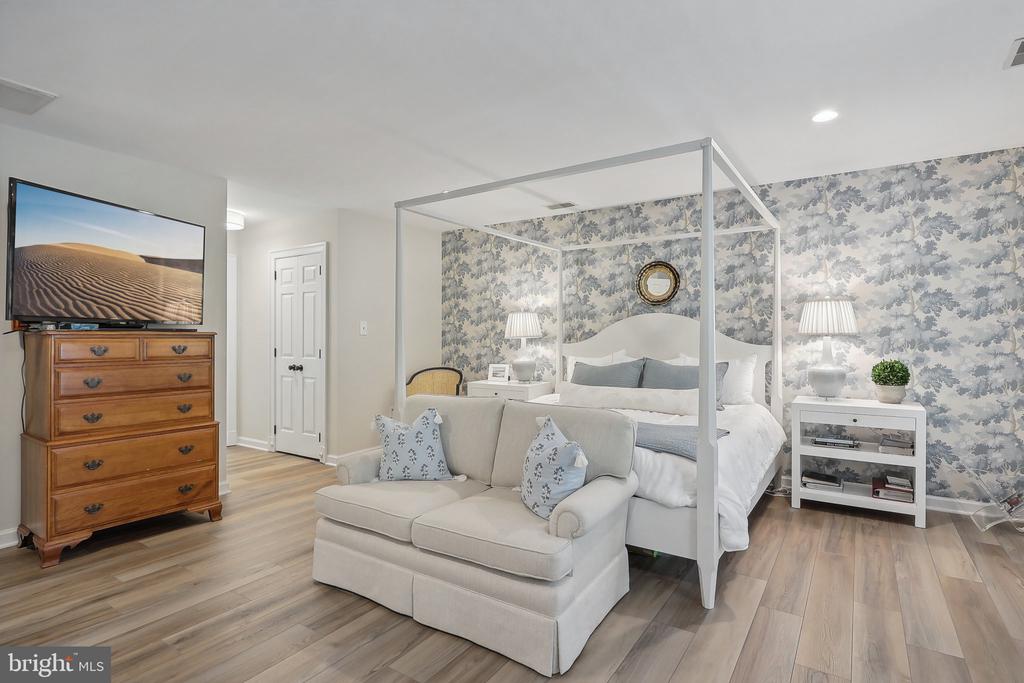 35 SANDALFOOT COURT