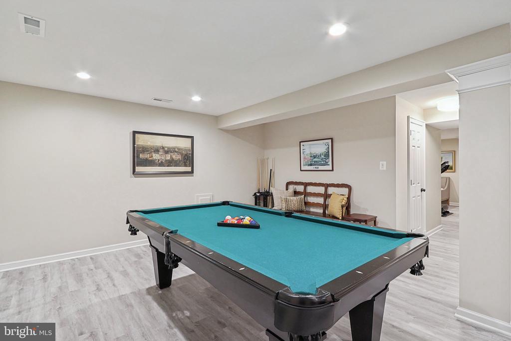 35 SANDALFOOT COURT