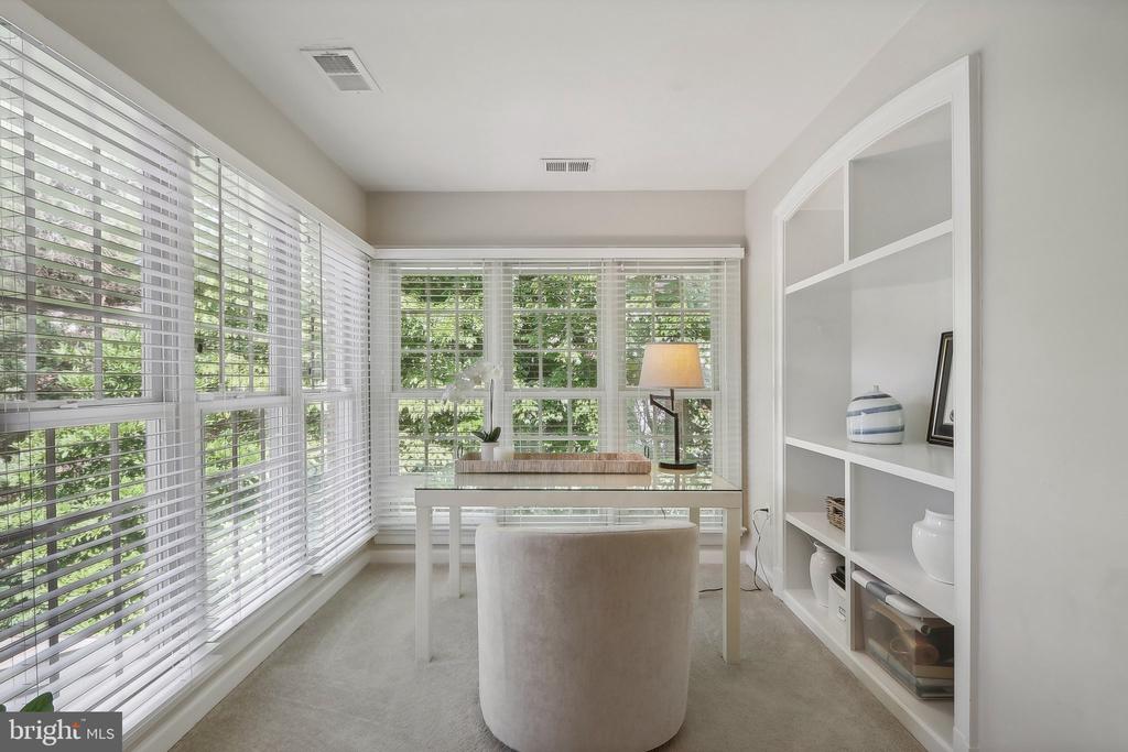 35 SANDALFOOT COURT