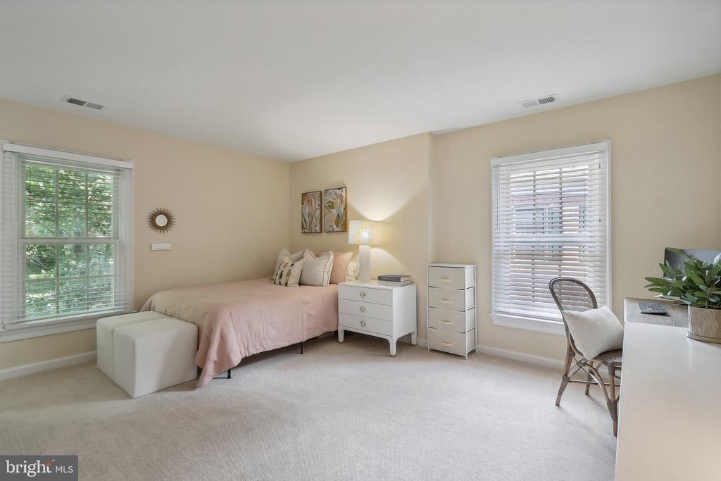 35 SANDALFOOT COURT