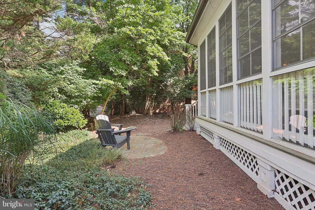 35 SANDALFOOT COURT