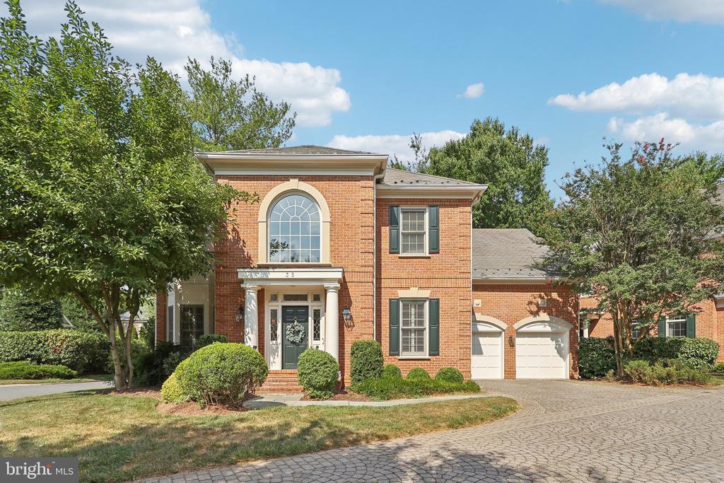 35 SANDALFOOT COURT