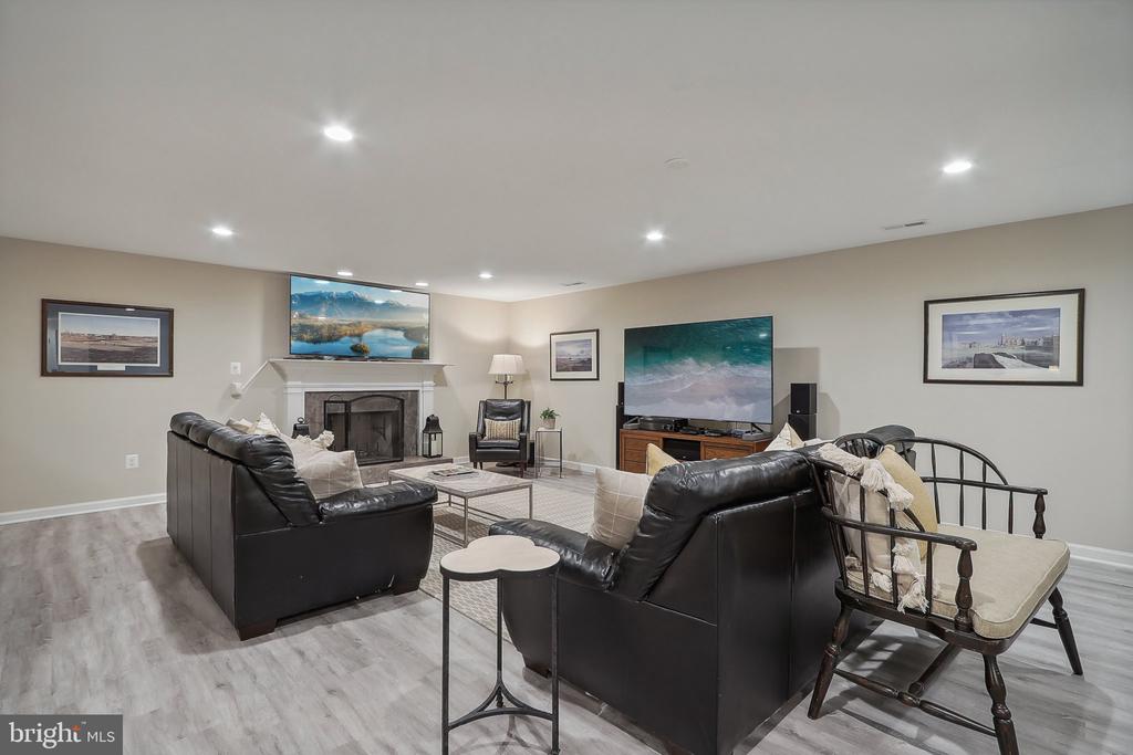 35 SANDALFOOT COURT