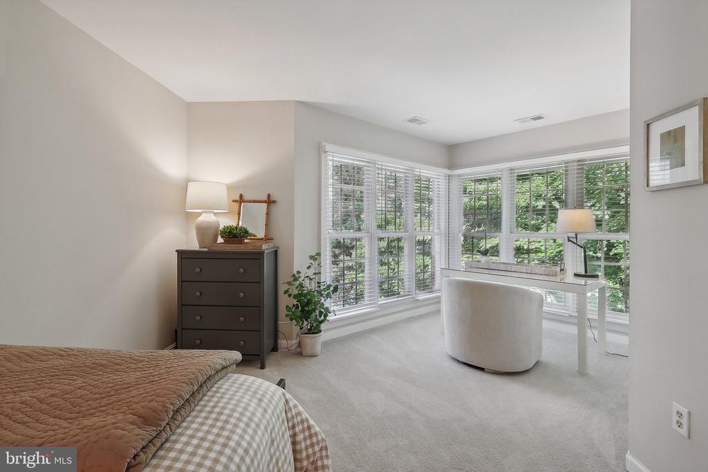 35 SANDALFOOT COURT