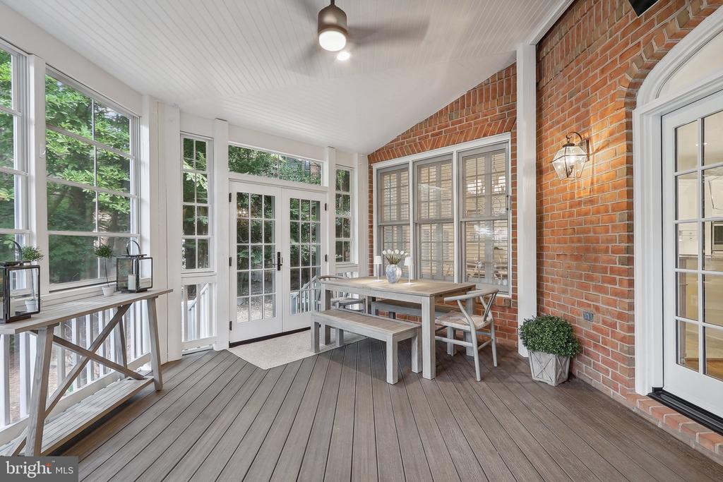 35 SANDALFOOT COURT