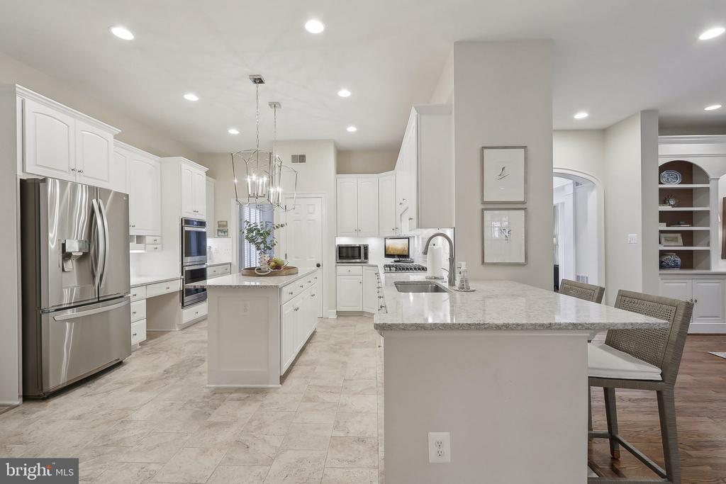 35 SANDALFOOT COURT