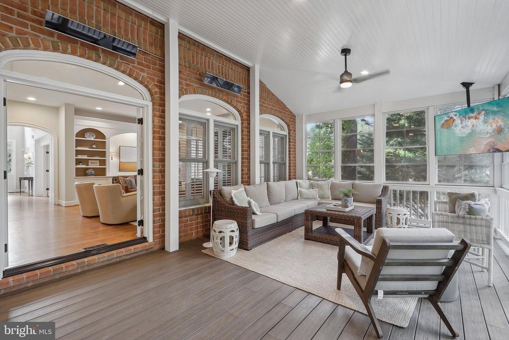 35 SANDALFOOT COURT