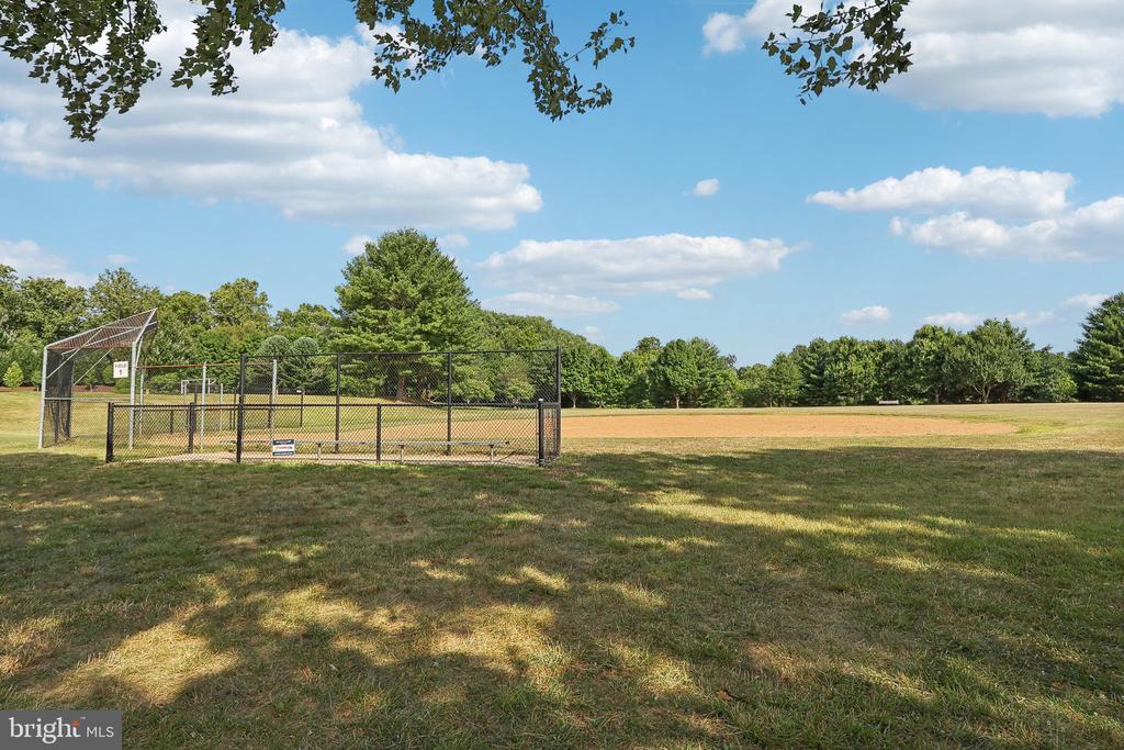 35 SANDALFOOT COURT
