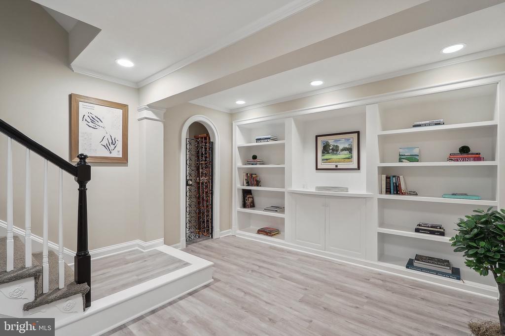 35 SANDALFOOT COURT