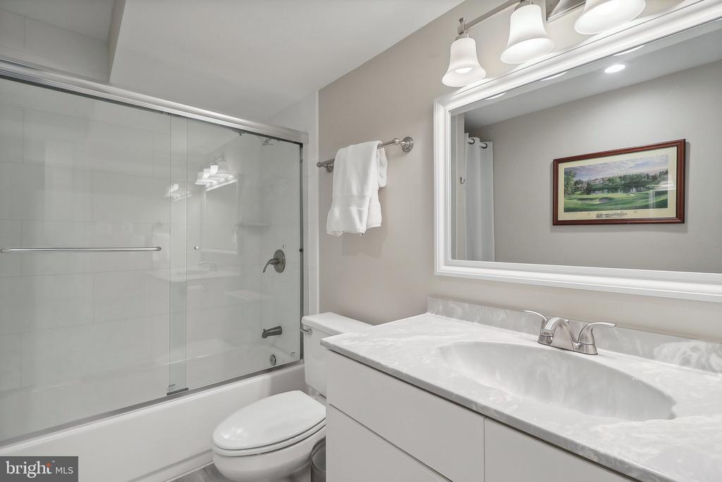 35 SANDALFOOT COURT