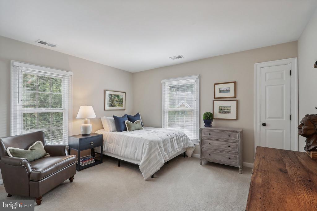35 SANDALFOOT COURT