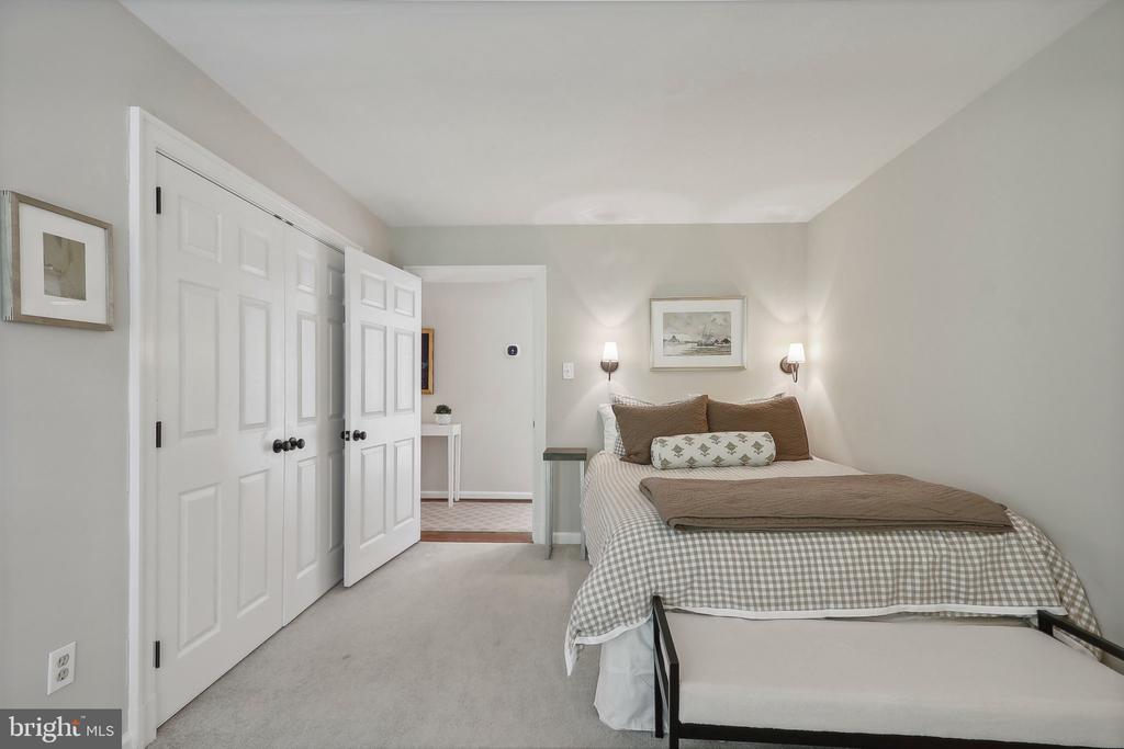 35 SANDALFOOT COURT