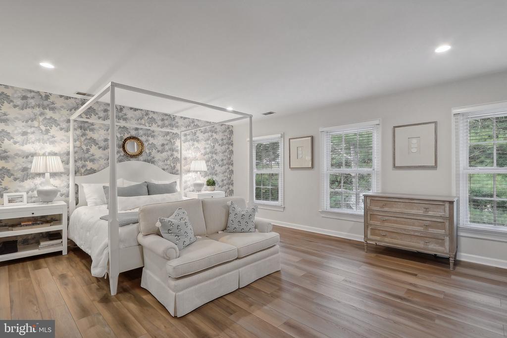 35 SANDALFOOT COURT