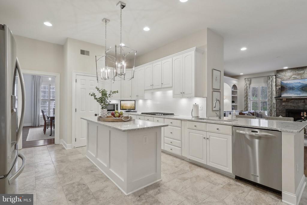 35 SANDALFOOT COURT