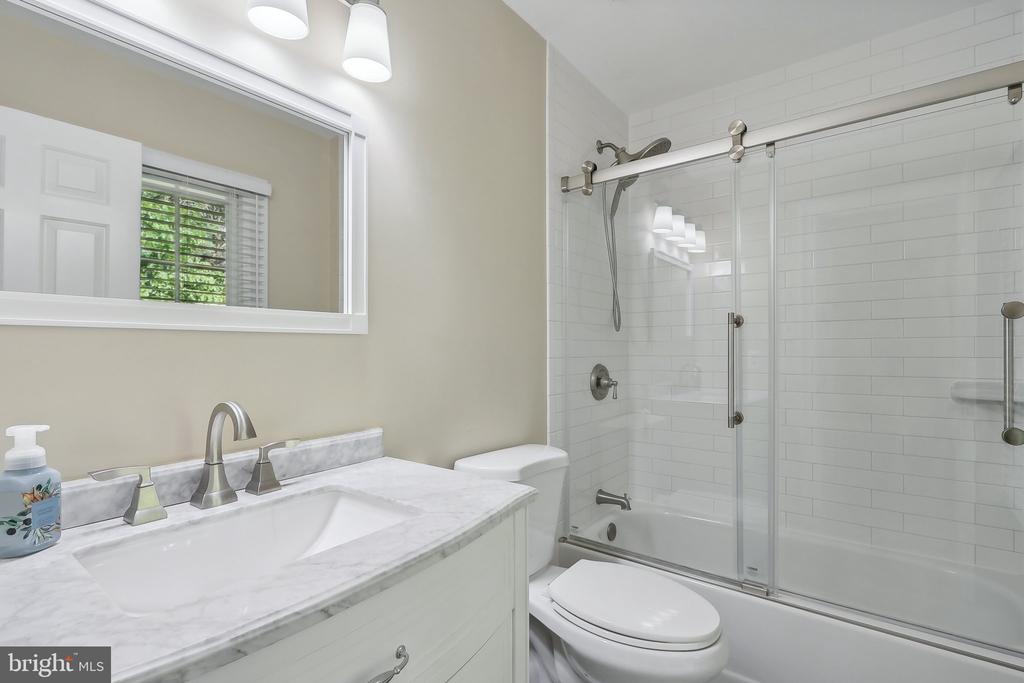 35 SANDALFOOT COURT