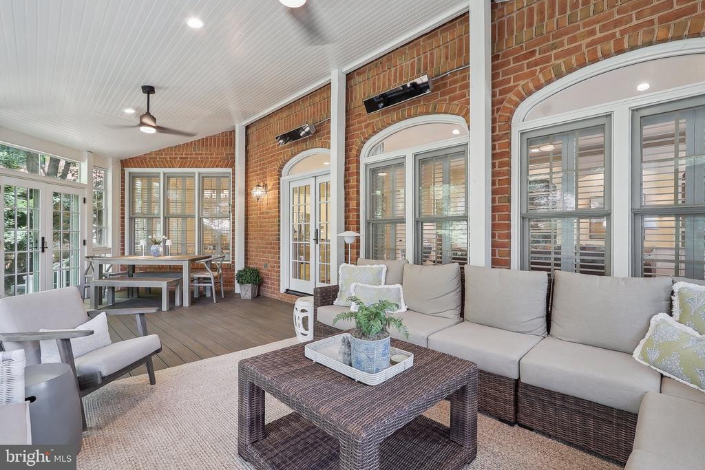 35 SANDALFOOT COURT