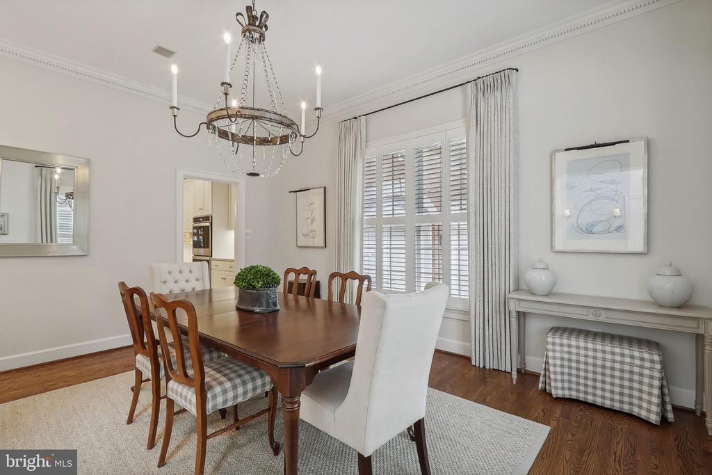 35 SANDALFOOT COURT