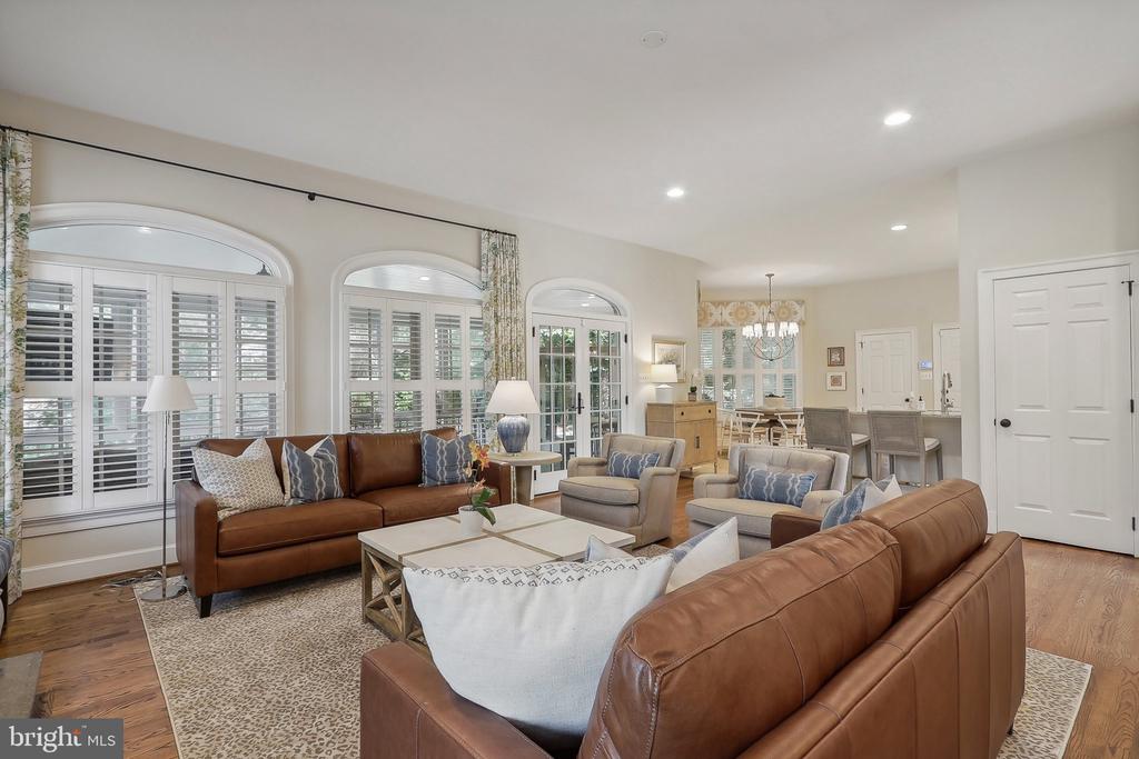 35 SANDALFOOT COURT