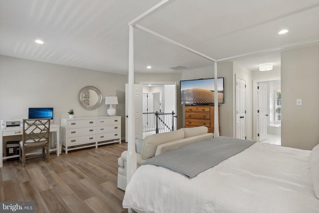 35 SANDALFOOT COURT