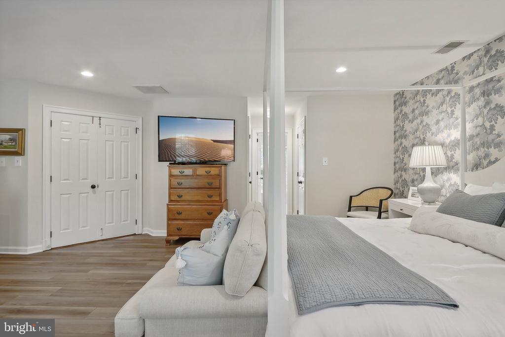 35 SANDALFOOT COURT
