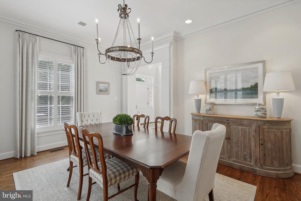 35 SANDALFOOT COURT