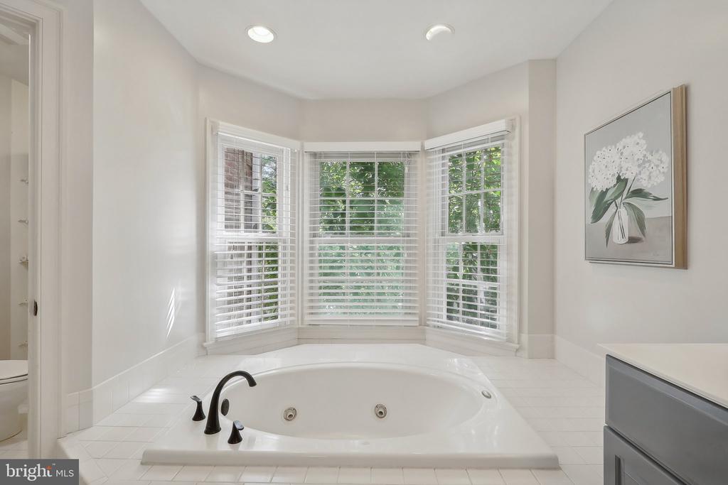 35 SANDALFOOT COURT