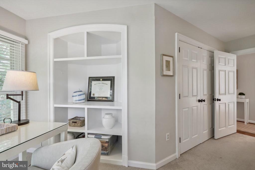 35 SANDALFOOT COURT